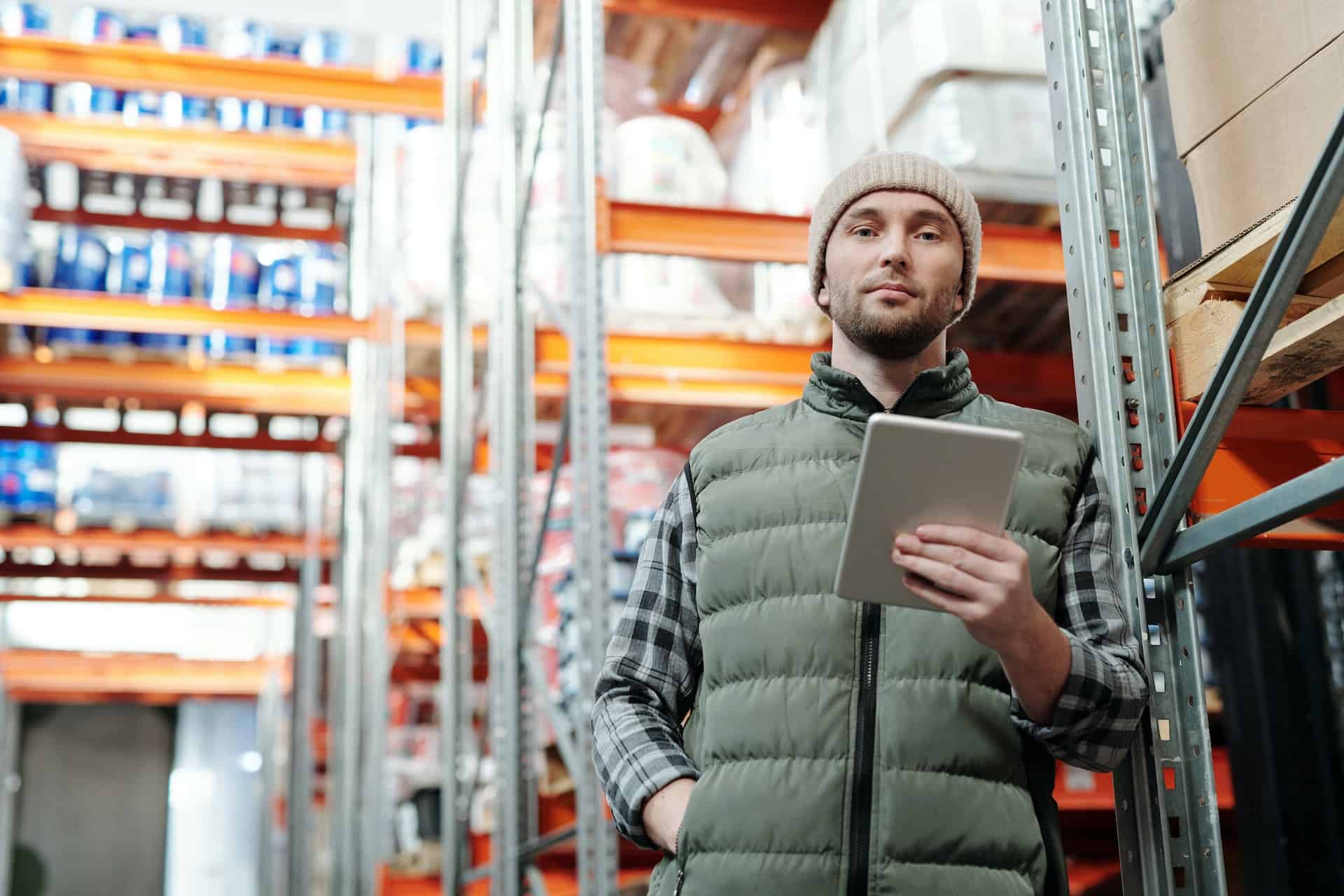 How to Run an Efficient Warehouse: 16 Productivity Tips featured image